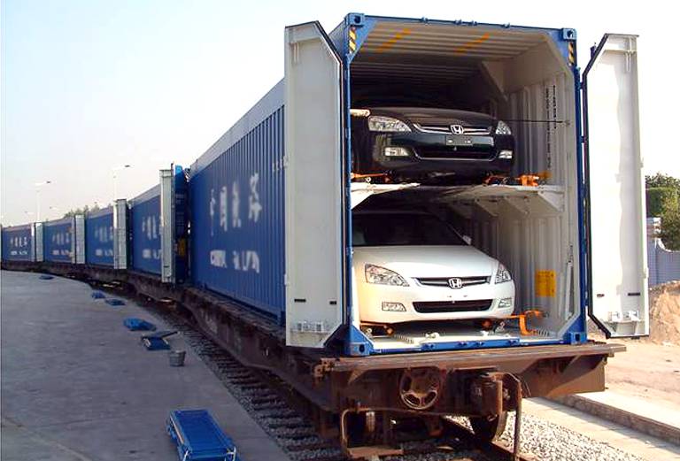 Стоимость перевозки жд контейнером машины из Уссурийска в Омск