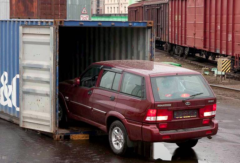 Сколько стоит транспортировка жд контейнером авто  из Вены в Москву