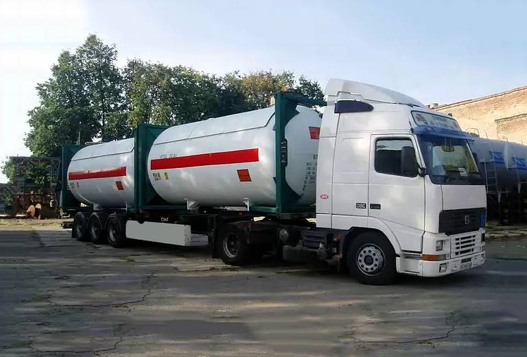 Газель с грузчиками для перевозки тракторов из Минск в Омск
